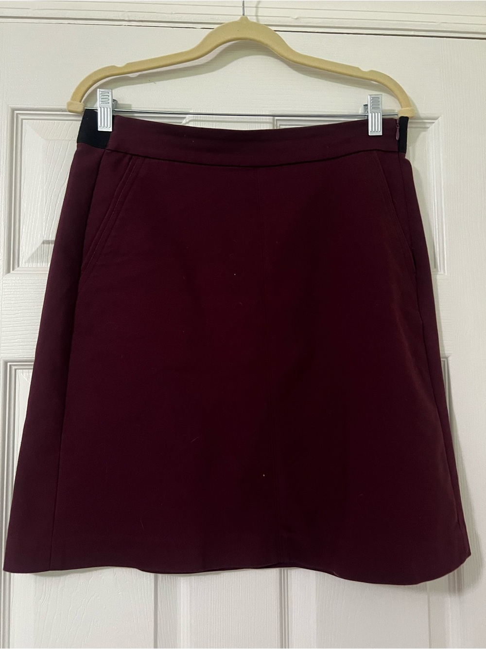 Liz Claiborne Women’s 6 Burgundy Solid Knit A-Line Short Zip Stretch